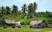 Village aux abord d'un lagon prs de Ouidah au Bnin
